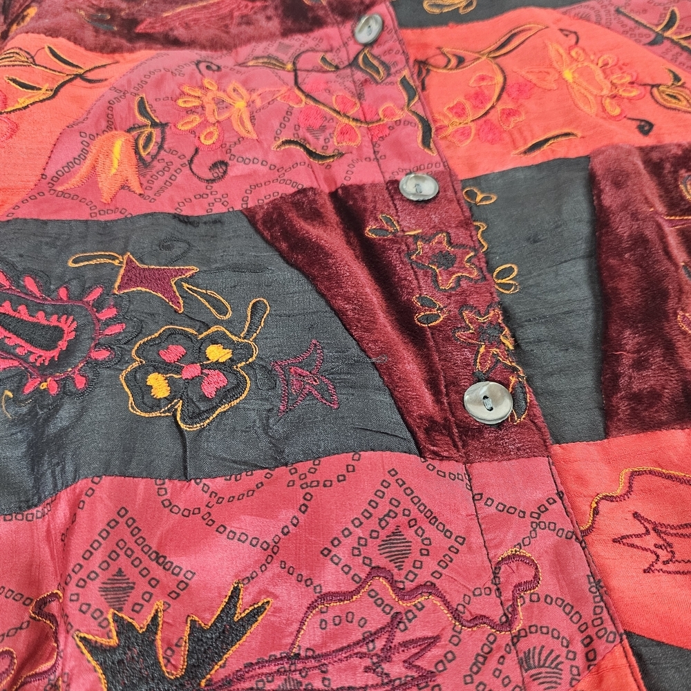 Chico's Red and Black Patterned Jacketvintage, dating its production to the 80s - Picture 9 of 15